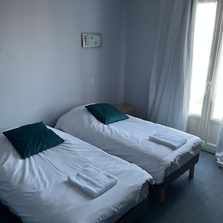 Hotel Le Lyon Vert Commentry Экстерьер фото