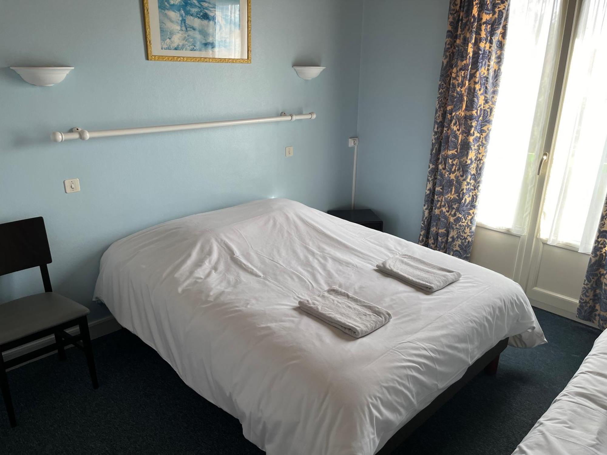 Hotel Le Lyon Vert Commentry Экстерьер фото