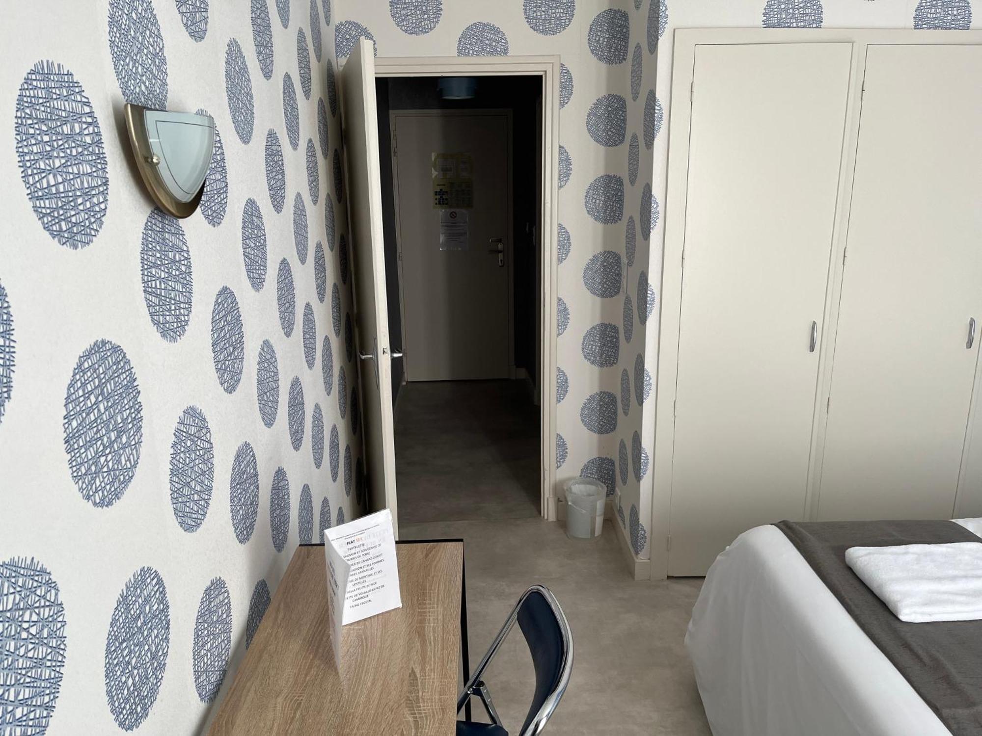 Hotel Le Lyon Vert Commentry Экстерьер фото