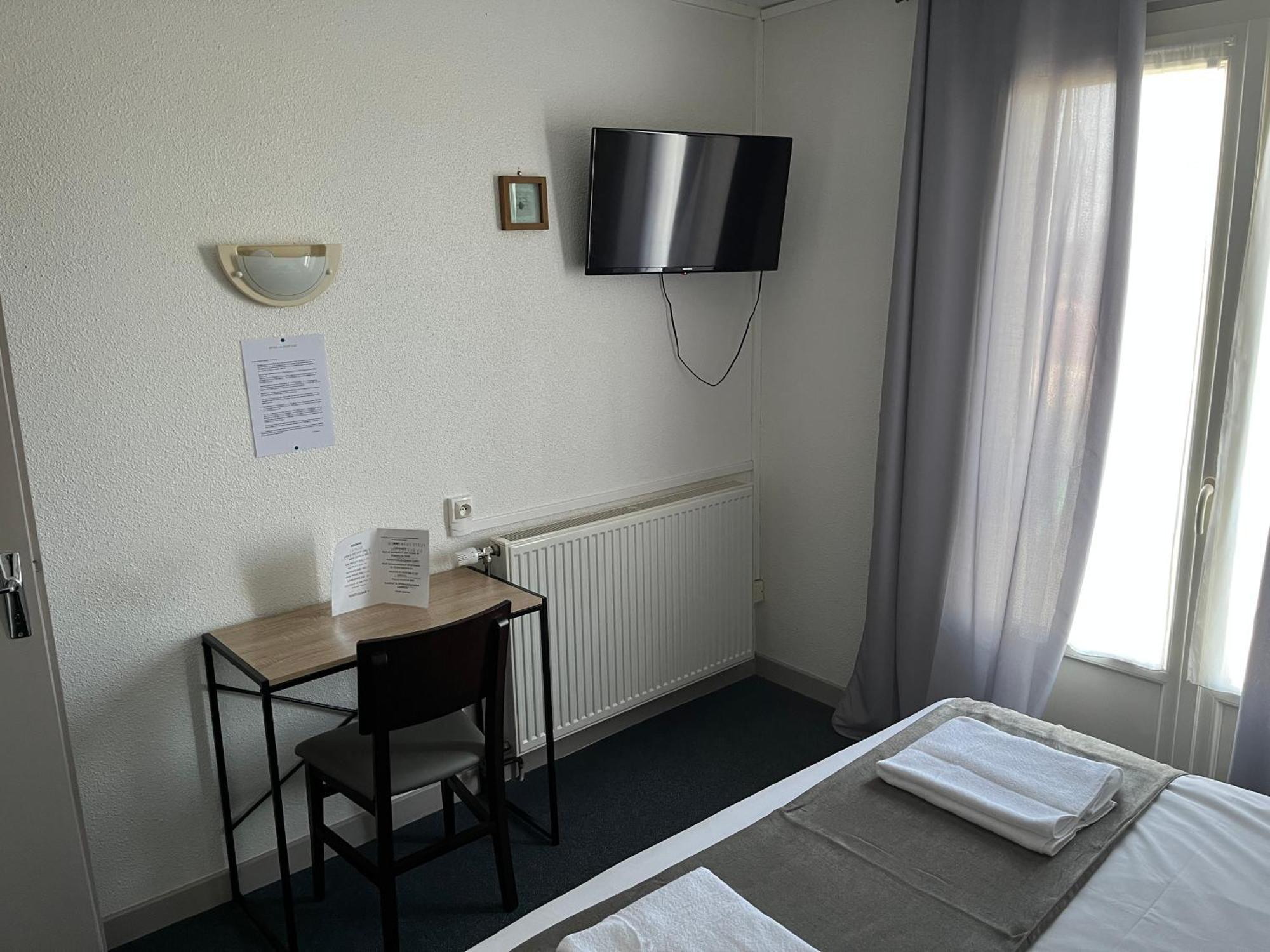 Hotel Le Lyon Vert Commentry Экстерьер фото