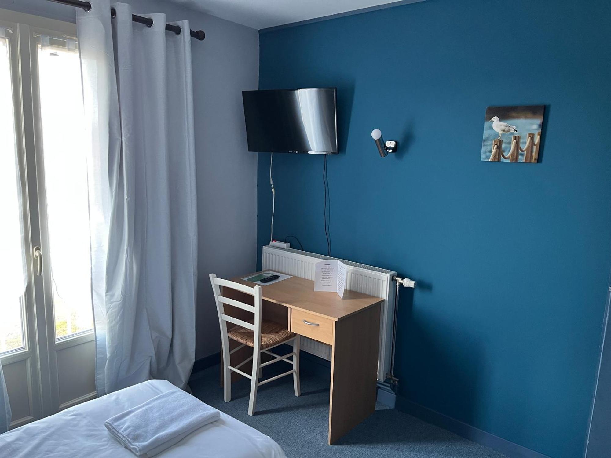 Hotel Le Lyon Vert Commentry Экстерьер фото