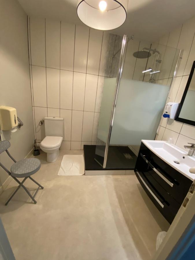 Hotel Le Lyon Vert Commentry Экстерьер фото